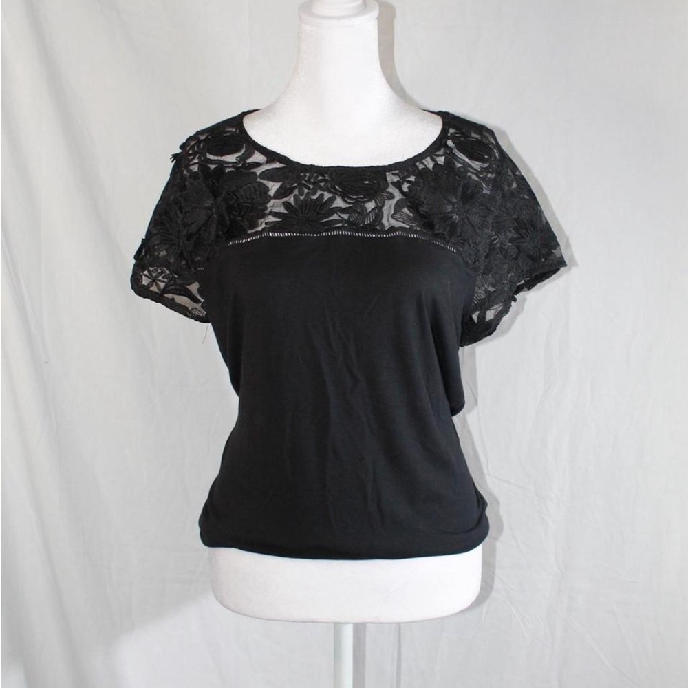 Rose & Olive Black Lace Yoke Short Sleeve Top